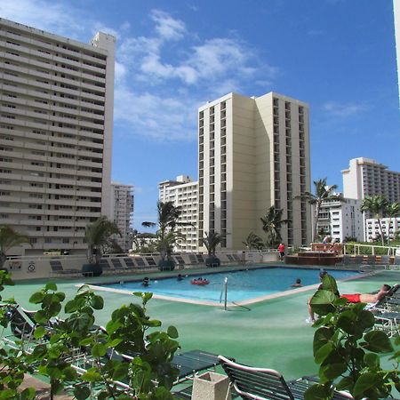Апарт готель Aston At The Waikiki Banyan Гонолулу Екстер'єр фото