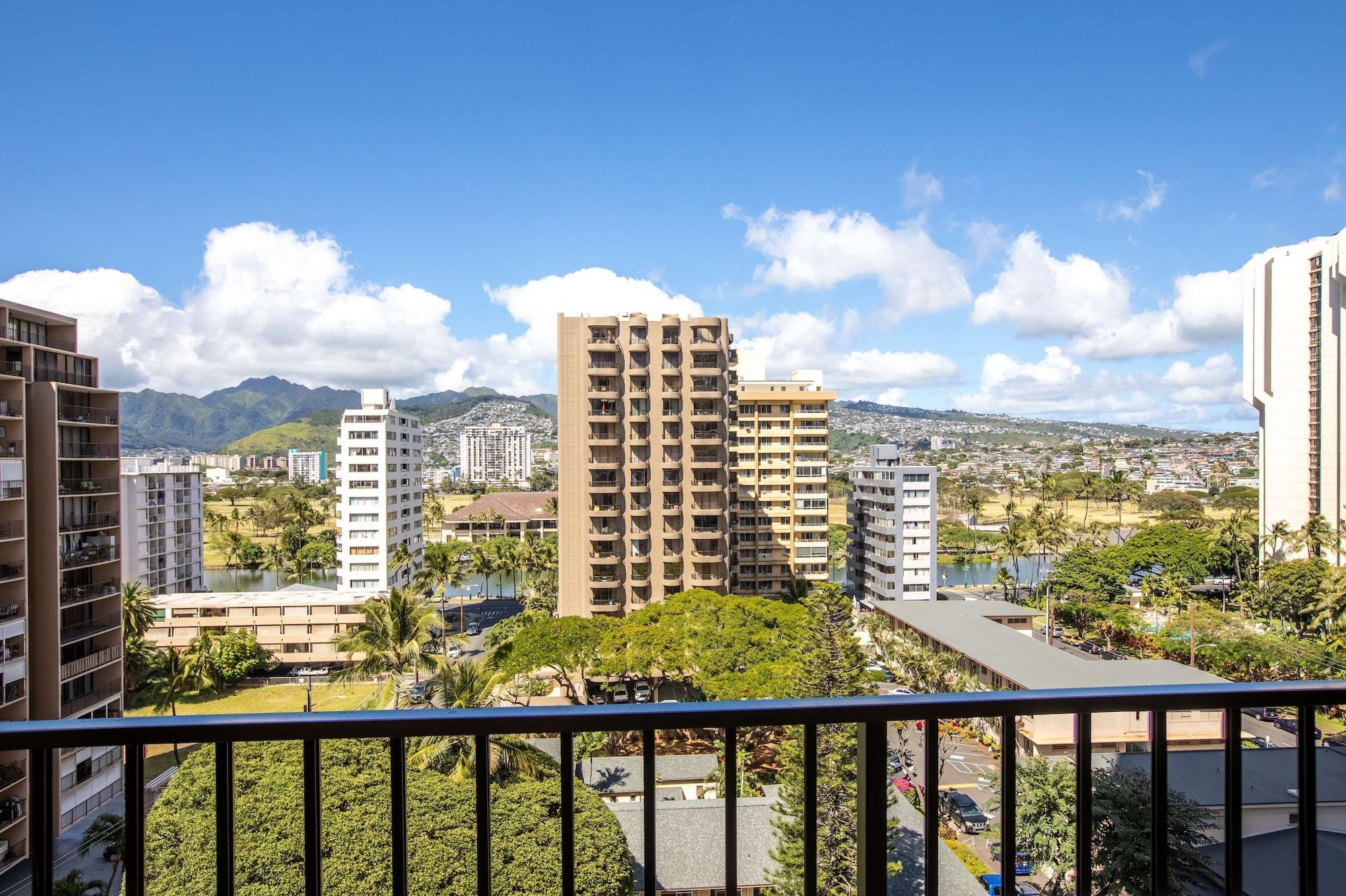 Апарт готель Aston At The Waikiki Banyan Гонолулу Екстер'єр фото