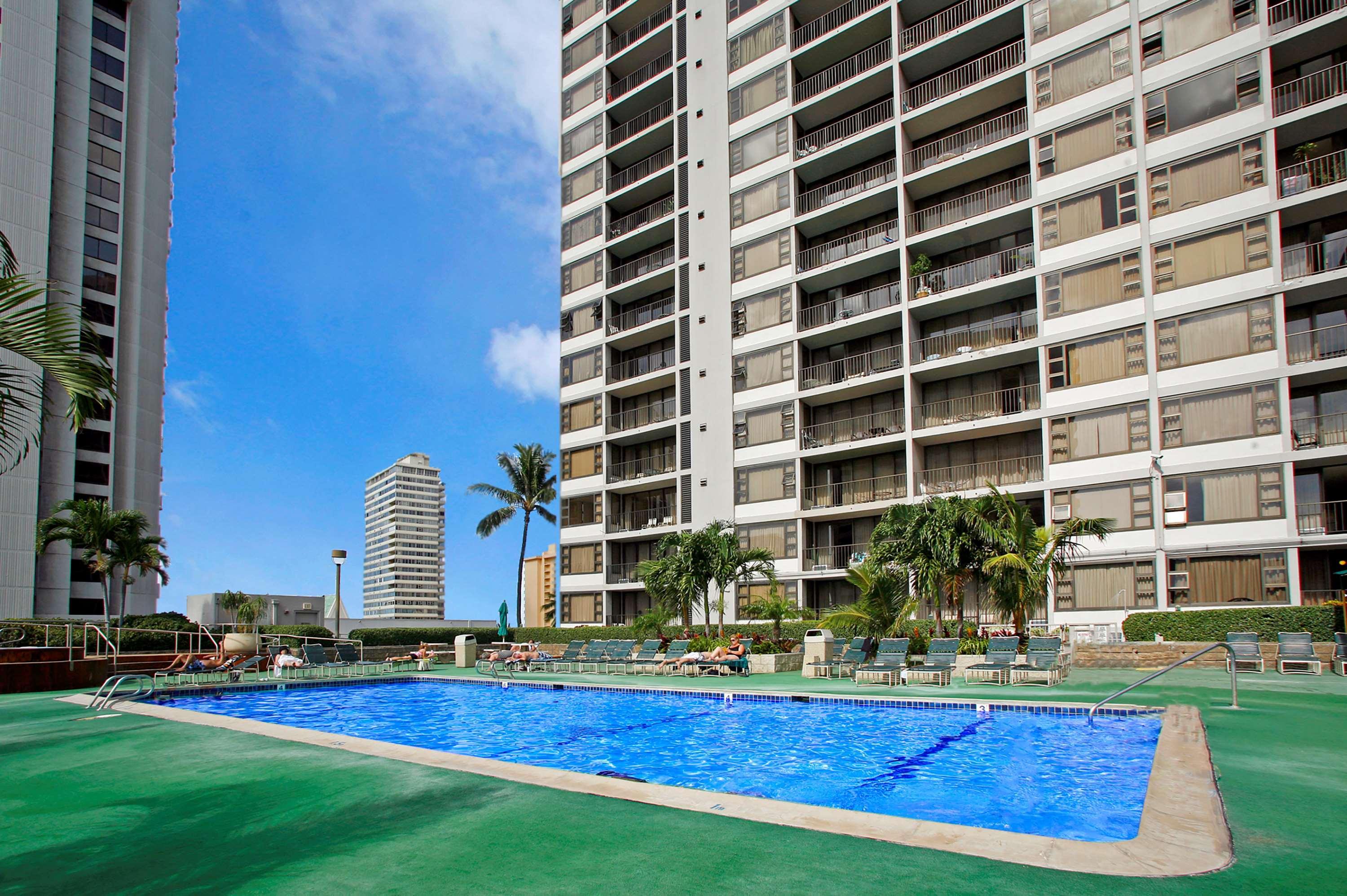 Апарт готель Aston At The Waikiki Banyan Гонолулу Екстер'єр фото