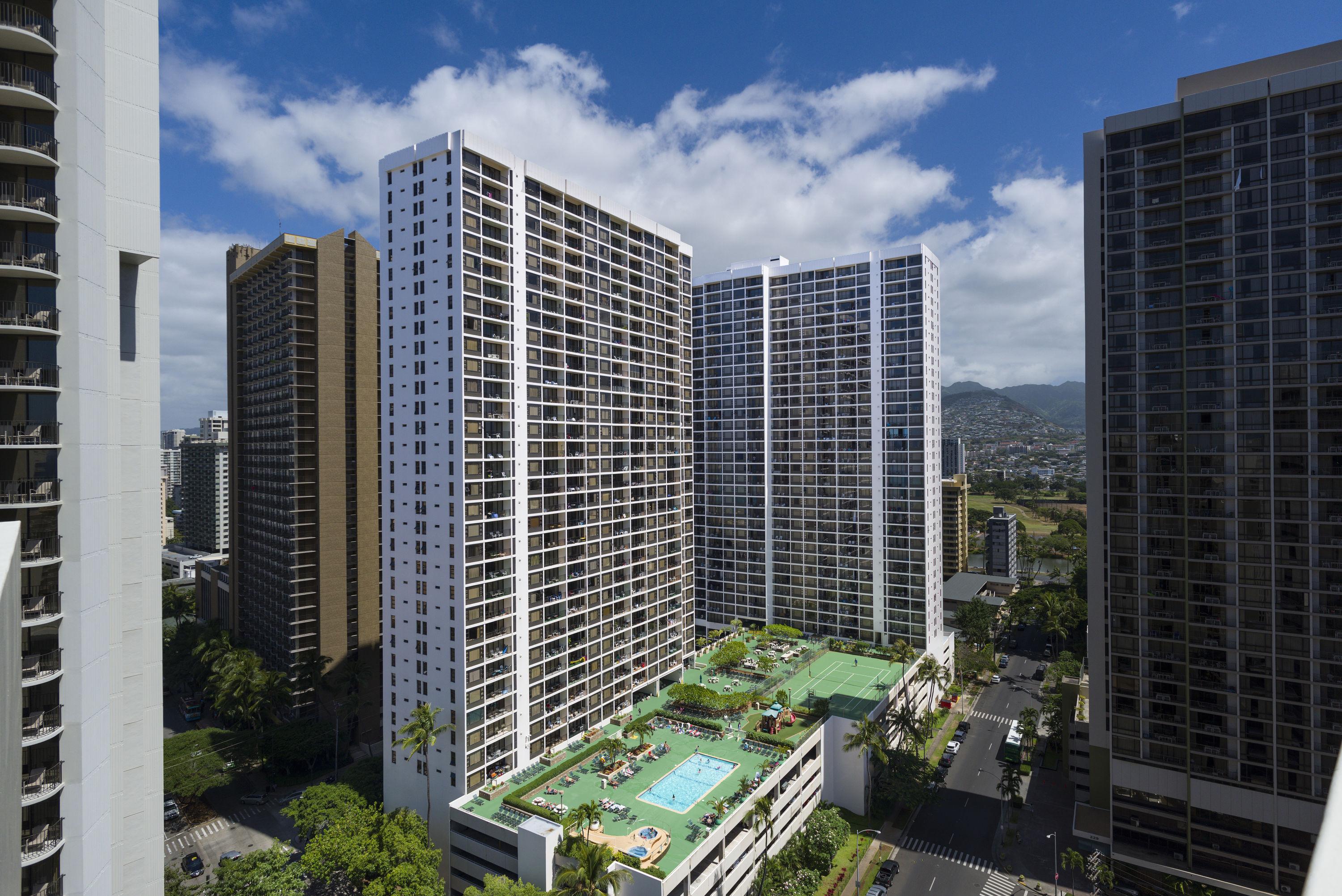 Апарт готель Aston At The Waikiki Banyan Гонолулу Екстер'єр фото